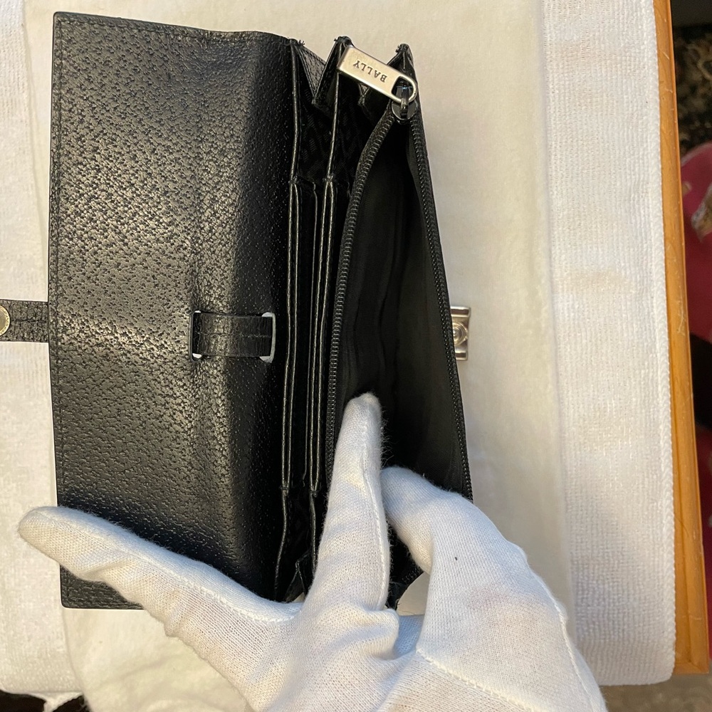 Bally Authentic Vintage Black Leather Wallet with Silver Accent Snap - Picture 7 of 15